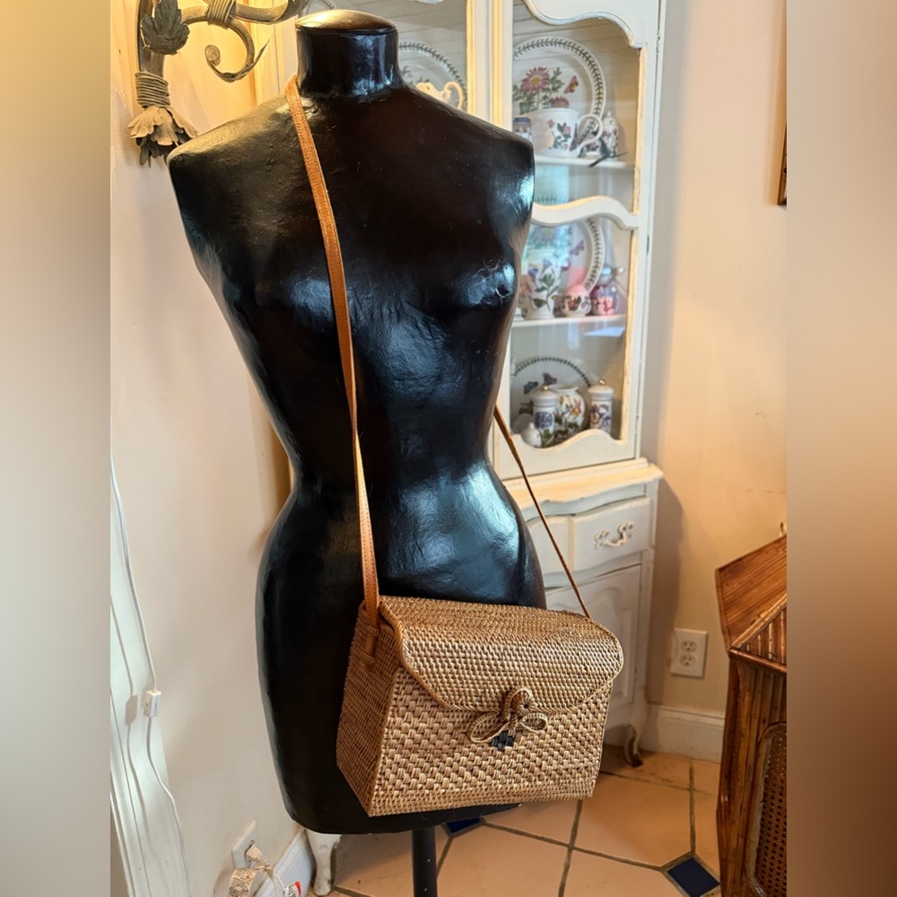Street Level Rattan Box Crossbody Bag - Picture 2 of 12